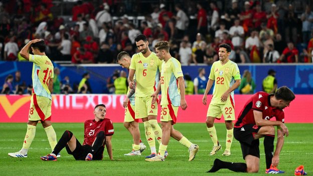 Эмоции футболистов после победы Испании над Албанией.