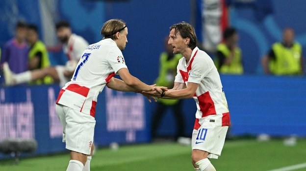 Ловро Майер выходит на замену Луки Модрича.