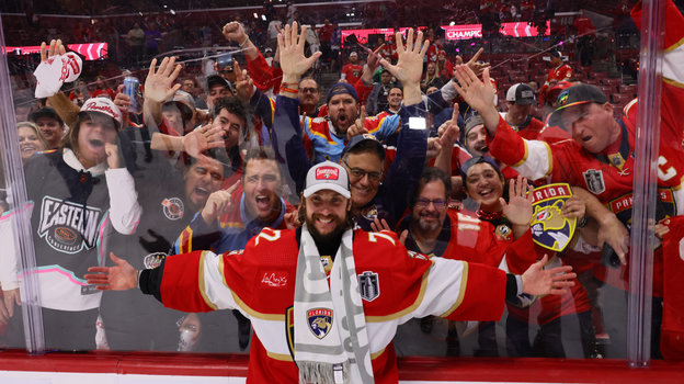 Сергей Бобровский с болельщиками.