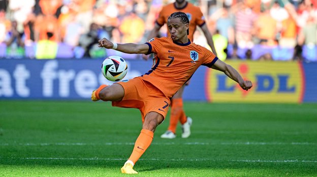 Хави Симонс.