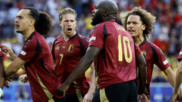 Футболисты сборной Бельгии после победы над Румынией.