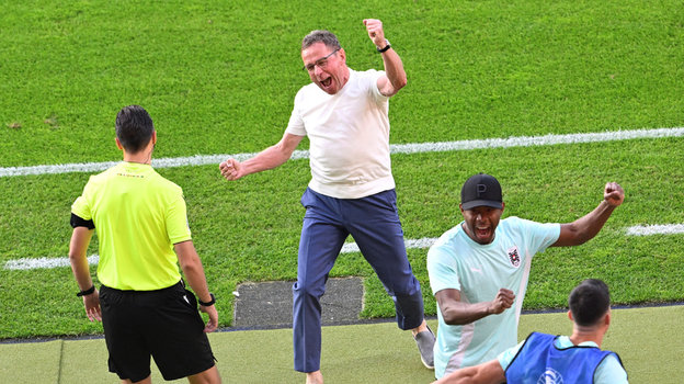 Эмоции главного тренера сборной Австрии Ральфа Рангника после матча Евро-2024 с Нидерландами (3:2).