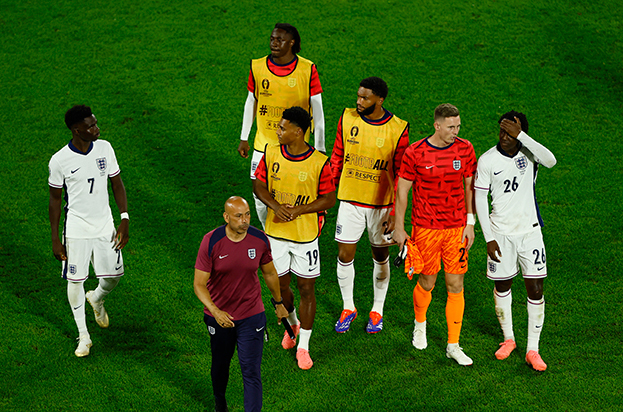 Футболисты сборной Англии после матча со Словенией.