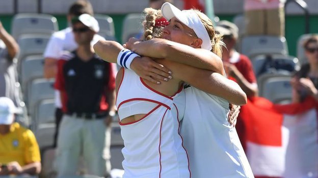 Елена Веснина (справа) и Екатерина Макарова во время Олимпийских игр в Рио.