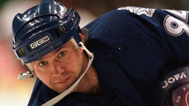 Первый хет-трик в истории сборной России, 160 голов в НХЛ, суперзвезда в Германии. Не стало Сергея Березина