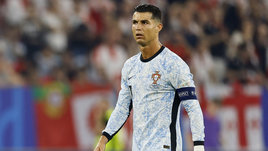 Фанат чуть не спрыгнул на голову Роналду. В Германии огромный ажиотаж вокруг португальца