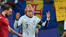 «Мартинес не хочет конфликта с Роналду и ставит его в состав. Это ошибка!» Что происходит в сборной Португалии?