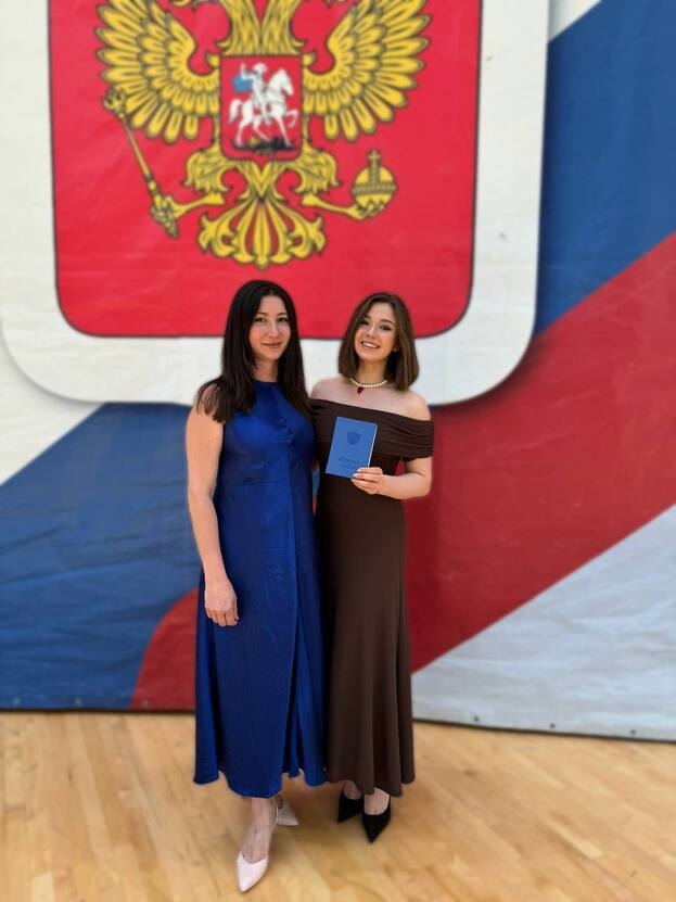 Камила Валиева со своей мамой.