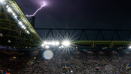 Молния и ливень прервали матч Евро-2024 Германия — Дания. Стихию было не остановить