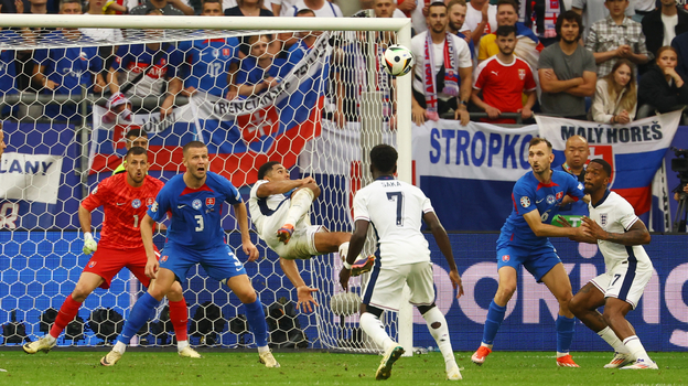 Англия — Словакия: Джуд Беллингем забил ударом через себя.