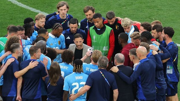 Доменико Тедеско и игроки сборной Бельгии.