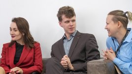 Артемьев — вне конкуренции, Хоу Ифань — лучшая среди женщин. Итоги турнира в Москве