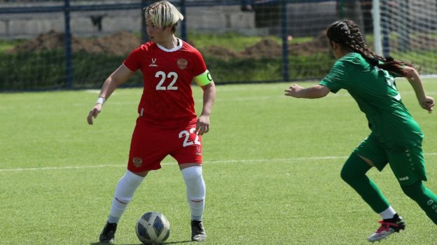 Арина Акатьева (слева). Футболистка Арина Акатьева.