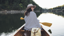 Девушка на лодке