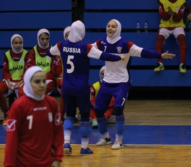 Игроки женской сборной России по мини-футболу на матче в Иране.