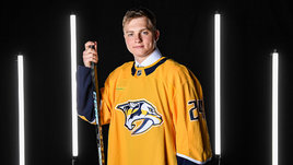 «Проспорил звезде НХЛ 20 долларов, поставив на Италию». Интервью проспекта «Нэшвилла» Сурина