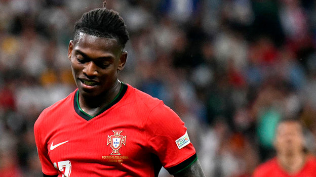 Рафаэль Леау.