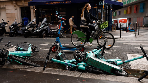 Французы голосуют за запрет аренды электросамокатов.