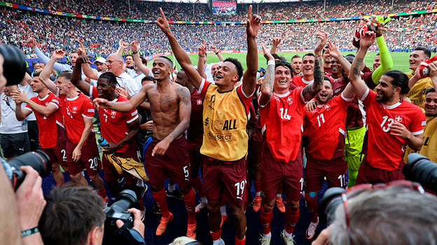 Швейцария празднует победу над Италией.