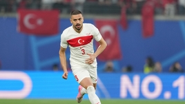 Политический скандал на Евро: Демирал забанен на два матча за «волчий салют». В Турции все опровергают