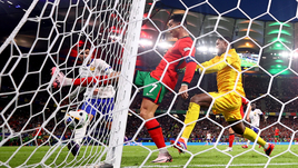 Трансляция игры Португалия — Франция на Okko сломалась. «Матч ТВ» поиздевался над конкурентом