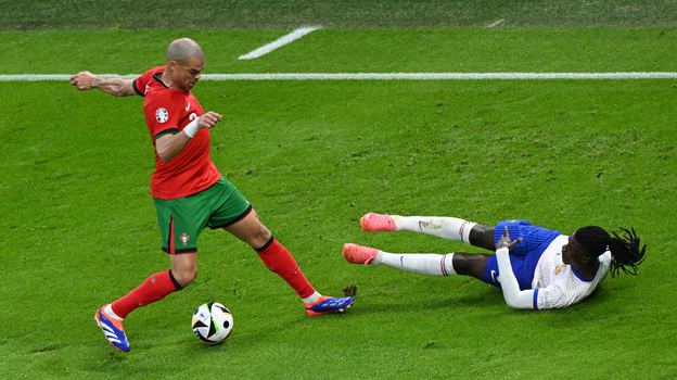 Пепе и Эдуардо Камавинга.