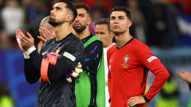 Криштиану Роналду после матча с Францией. Футболист сборной Португалии Криштиану Роналду