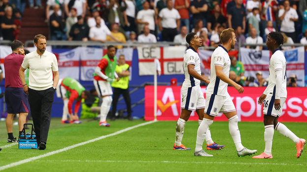 Гарет Саутгейт с игроками сборной Англии. Гарет Саутгейт с игроками сборной Англии