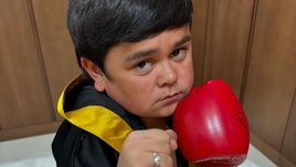 Абдурозик не дождался Хасбика и вышел в ринг. А после боя обвинил соперника в грязной игре