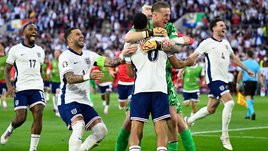 Англия никогда не играла финалы Евро и ЧМ за пределами своей страны. Саутгейт гробит футбол, но он — в шаге от истории