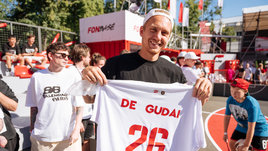 Новое культурно-спортивное пространство в «Лужниках». На открытие FONBASE пришли Медведева, 2DROTS и другие звезды