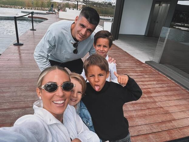 Альваро Мората и Аличе Кампелло с детьми.