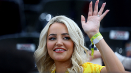 Частные джеты и самая дружная компания: жены и подруги англичан на Евро