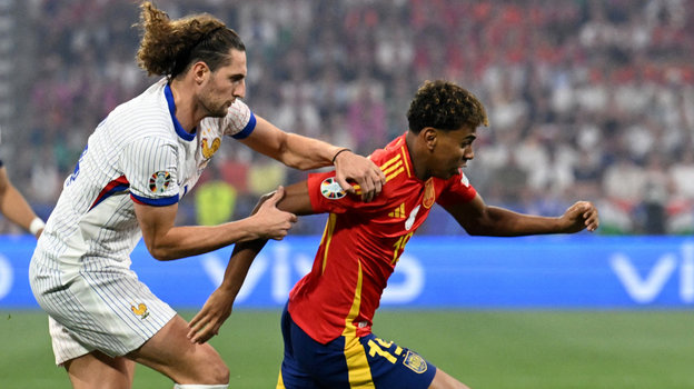 Адриен Рабьо и Ламин Ямаль. Футболисты Адриен Рабьо и Ламин Ямаль в матче Испания - Франция на Евро-2024