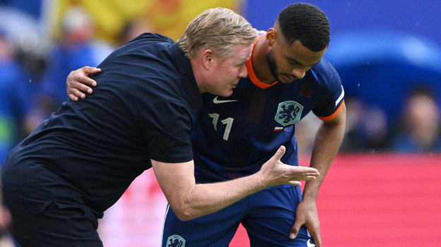 Рональд Куман и Коди Гакпо. Главный тренер сборной Нидерландов Рональд Куман и футболист Коди Гакпо на Евро-2024