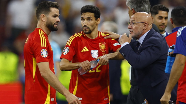 Начо, Хесус Навас и главный тренер сборной Испании Луис де ла Фуэнте. Начо, Хесус Навас и главный тренер сборной Испании Луис де ла Фуэнте
