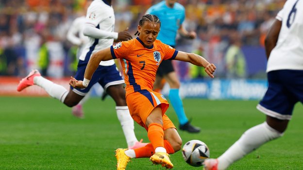 Хави Симонс.