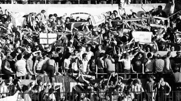 Английские фанаты избили бельгийцев на матче Евро-1980.