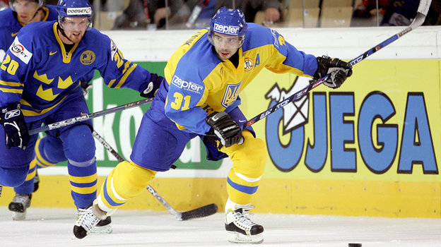 Вячеслав Завальнюк в игре за сборную Украины в 2005 году.