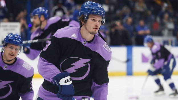 Михаил Сергачев. Хоккеист Михаил Сергачев.