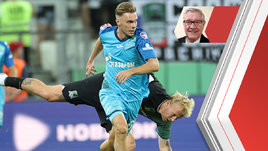 Футболисты Максим Глушенков и Никита Кривцов