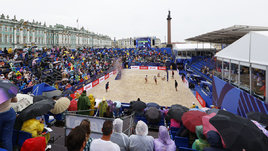 Пляжный волейбол на Дворцовой площади