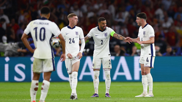 Футболисты сборной Англии после второго гола сборной Испании в финале Евро-2024.
