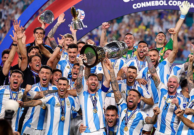 Сборная Аргентины празднует победу на Кубке Америки.