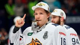 Хоккеист «Металлурга» Денис Зернов.