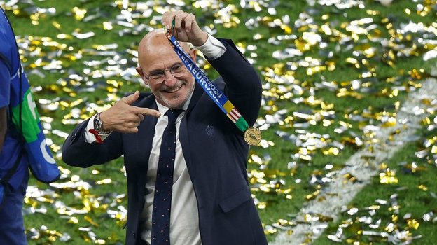 Главный тренер сборной Испании Луис де ла Фуэнте с золотой медалью Евро-2024.
