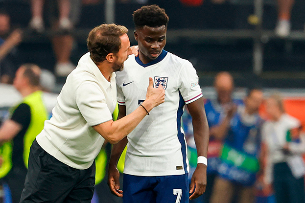 Гарет Саутгейт и Букайо Сака.