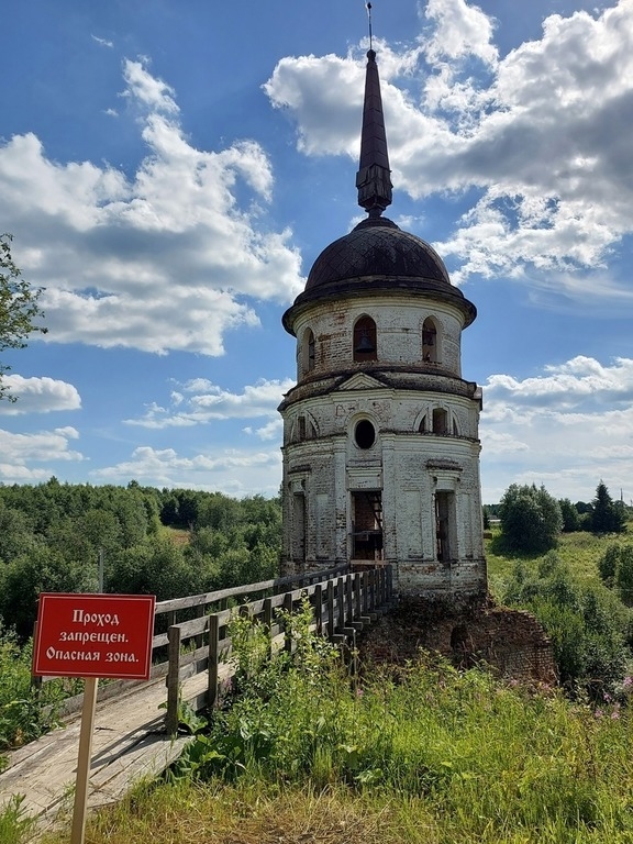 Угловая башня монастыря.