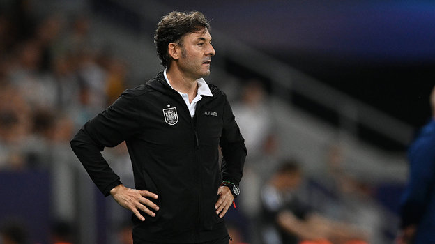 Санти Дения.