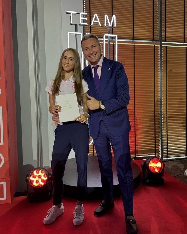 Анастасия Кусь и Радослав Песевич. Анастасия Кусь и глава польского НОК Радослав Песевич